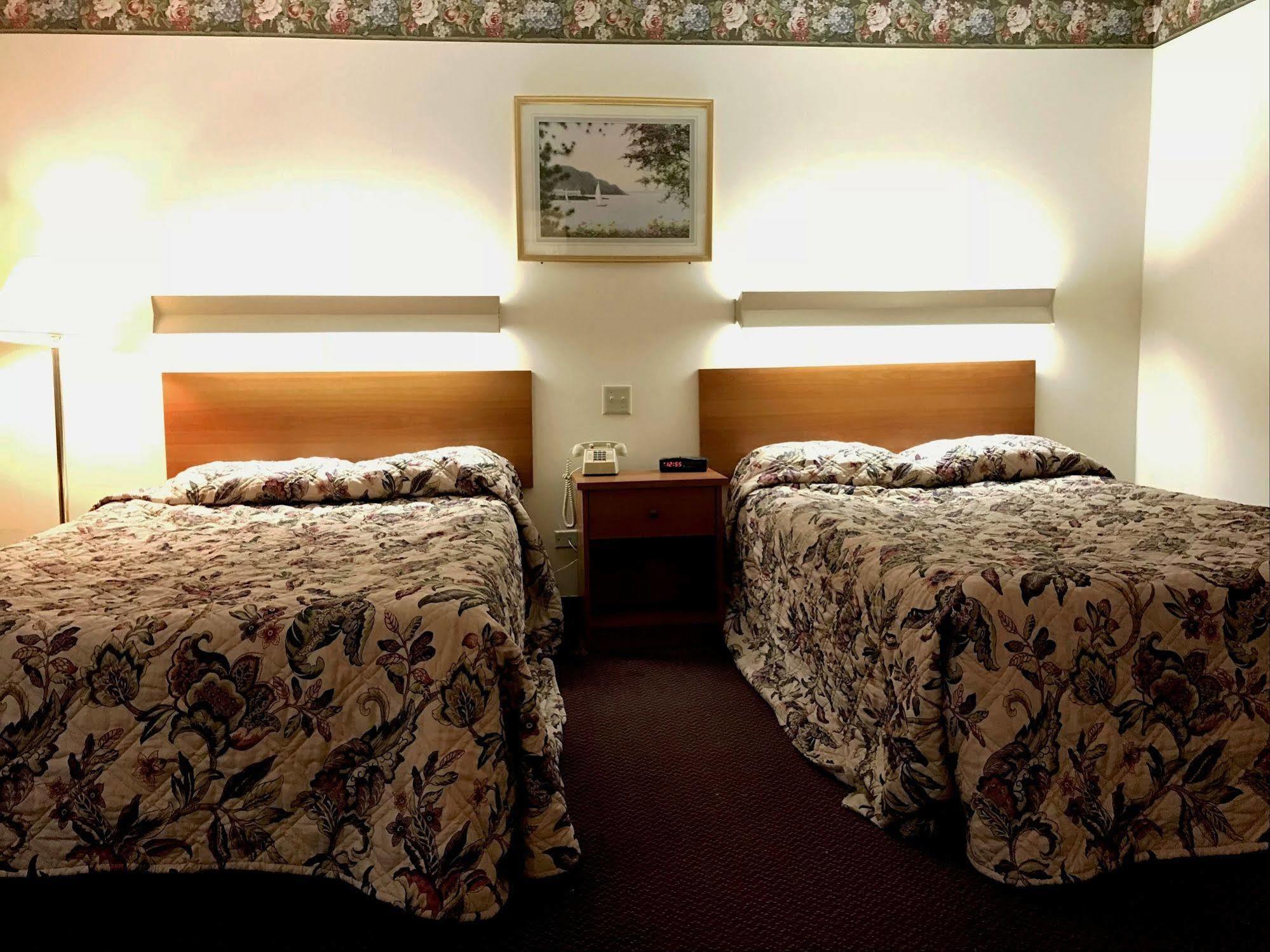Adirondack Efficiencies Otel Watertown Dış mekan fotoğraf