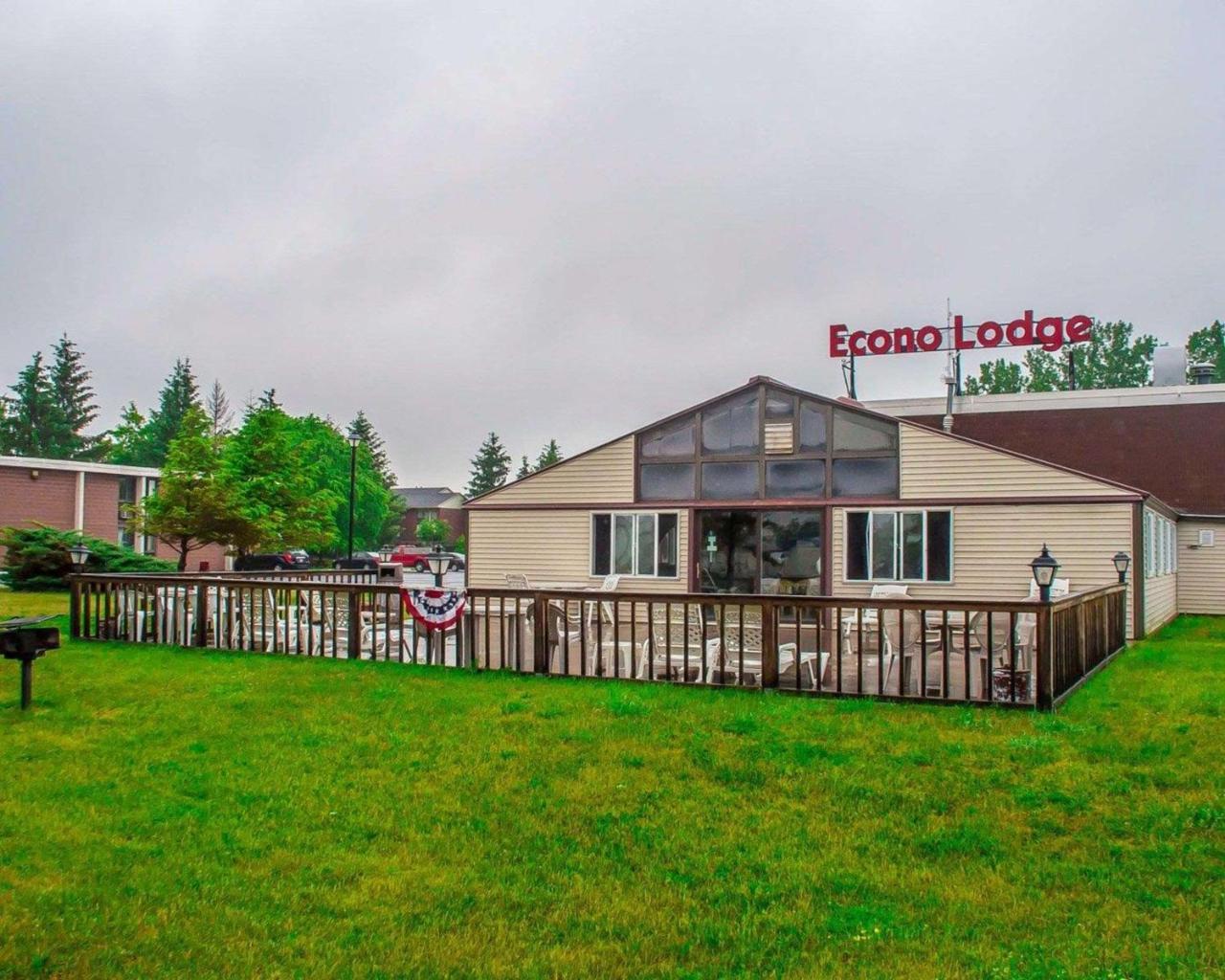 Adirondack Efficiencies Otel Watertown Dış mekan fotoğraf