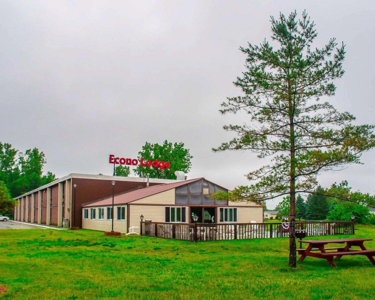 Adirondack Efficiencies Otel Watertown Dış mekan fotoğraf