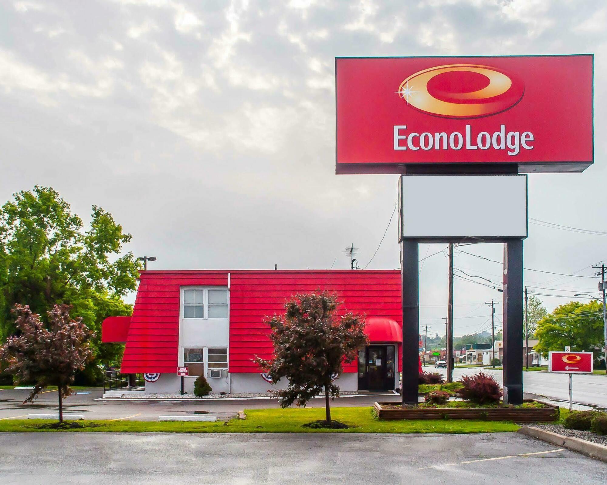 Adirondack Efficiencies Otel Watertown Dış mekan fotoğraf