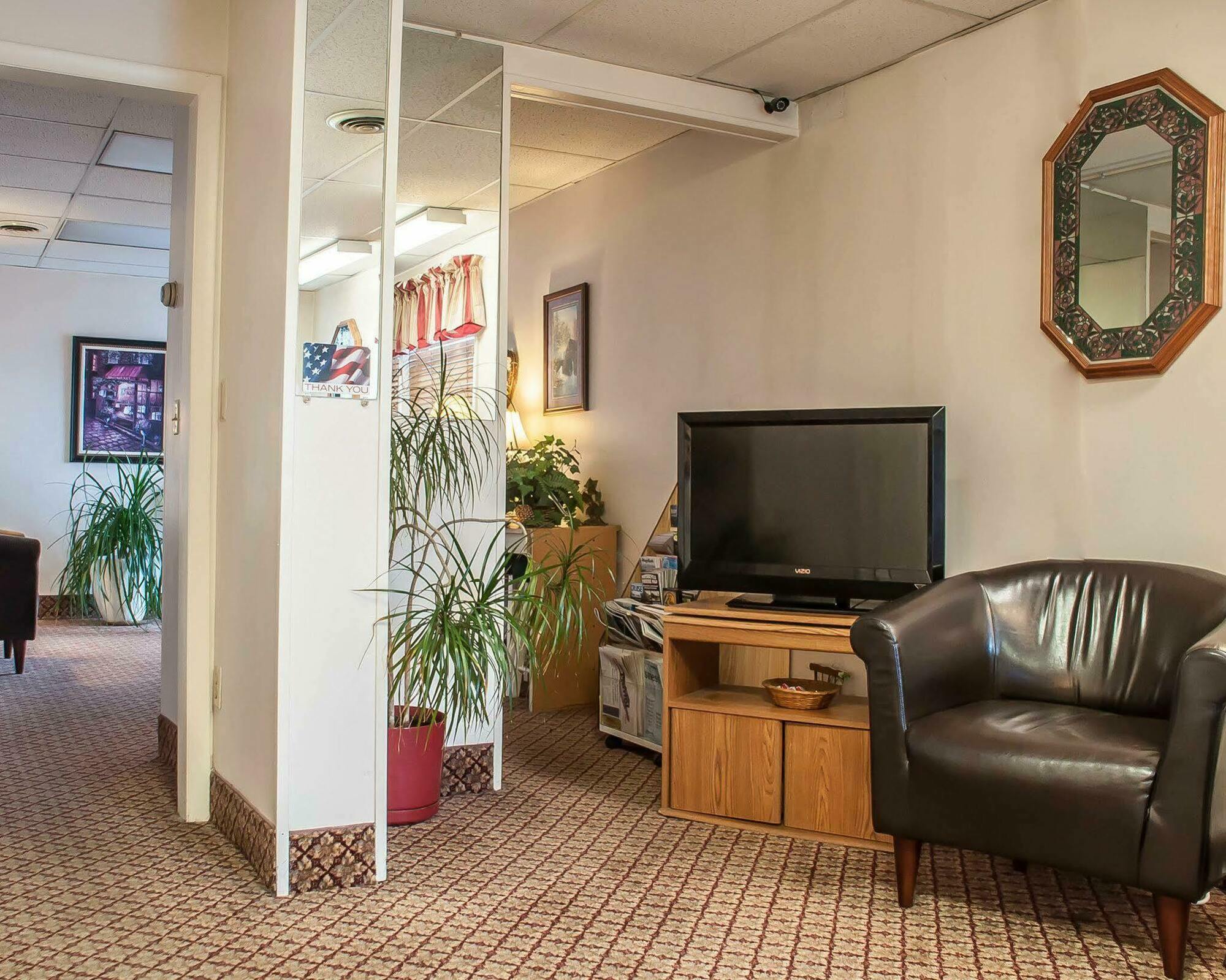Adirondack Efficiencies Otel Watertown Dış mekan fotoğraf