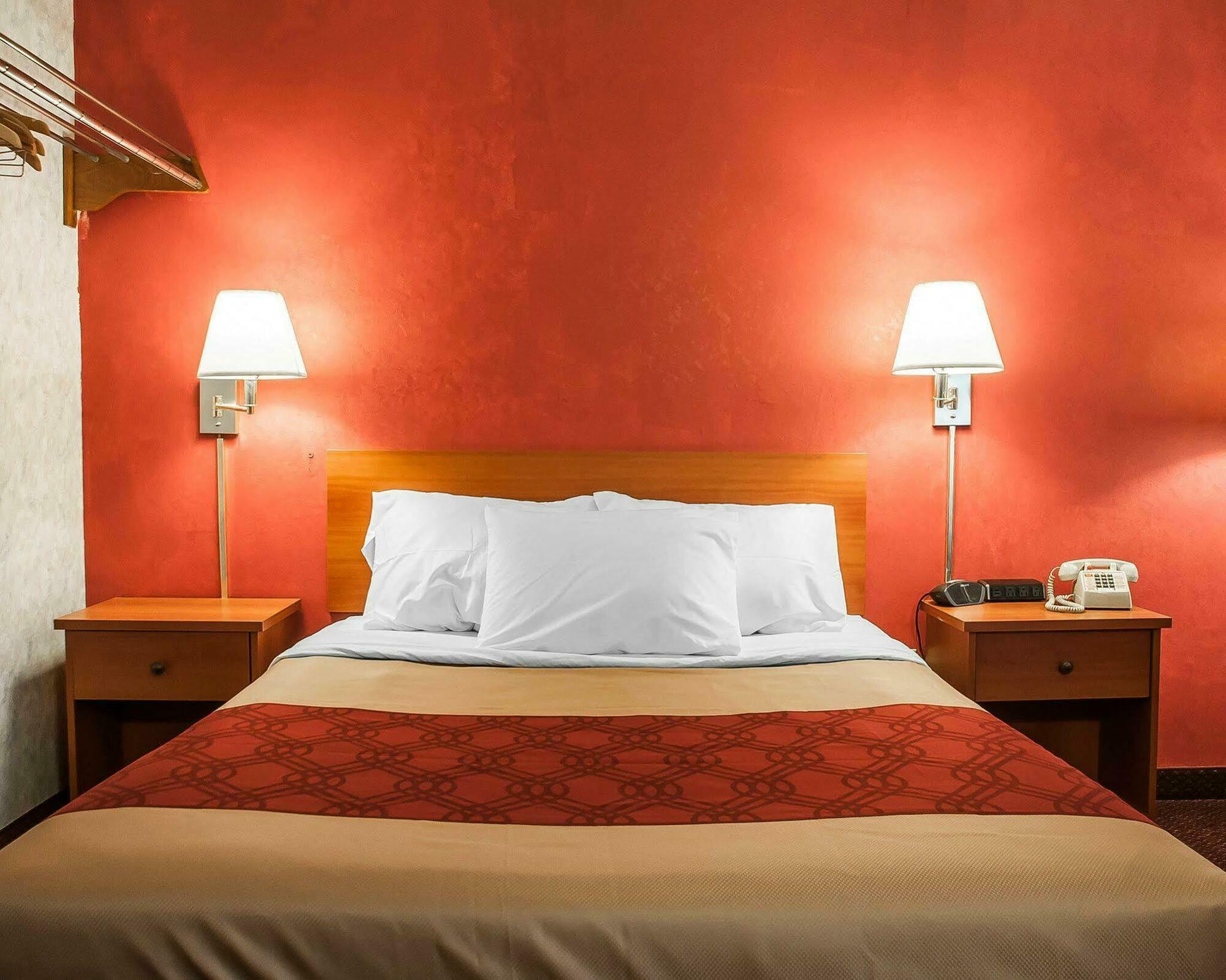 Adirondack Efficiencies Otel Watertown Dış mekan fotoğraf