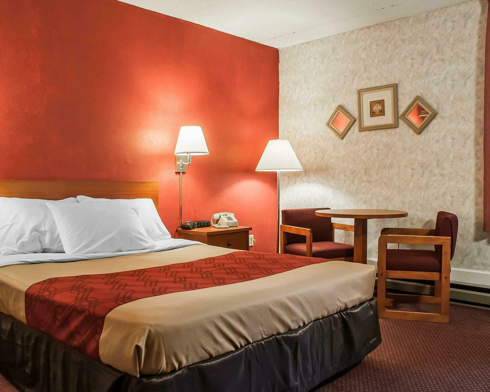 Adirondack Efficiencies Otel Watertown Dış mekan fotoğraf