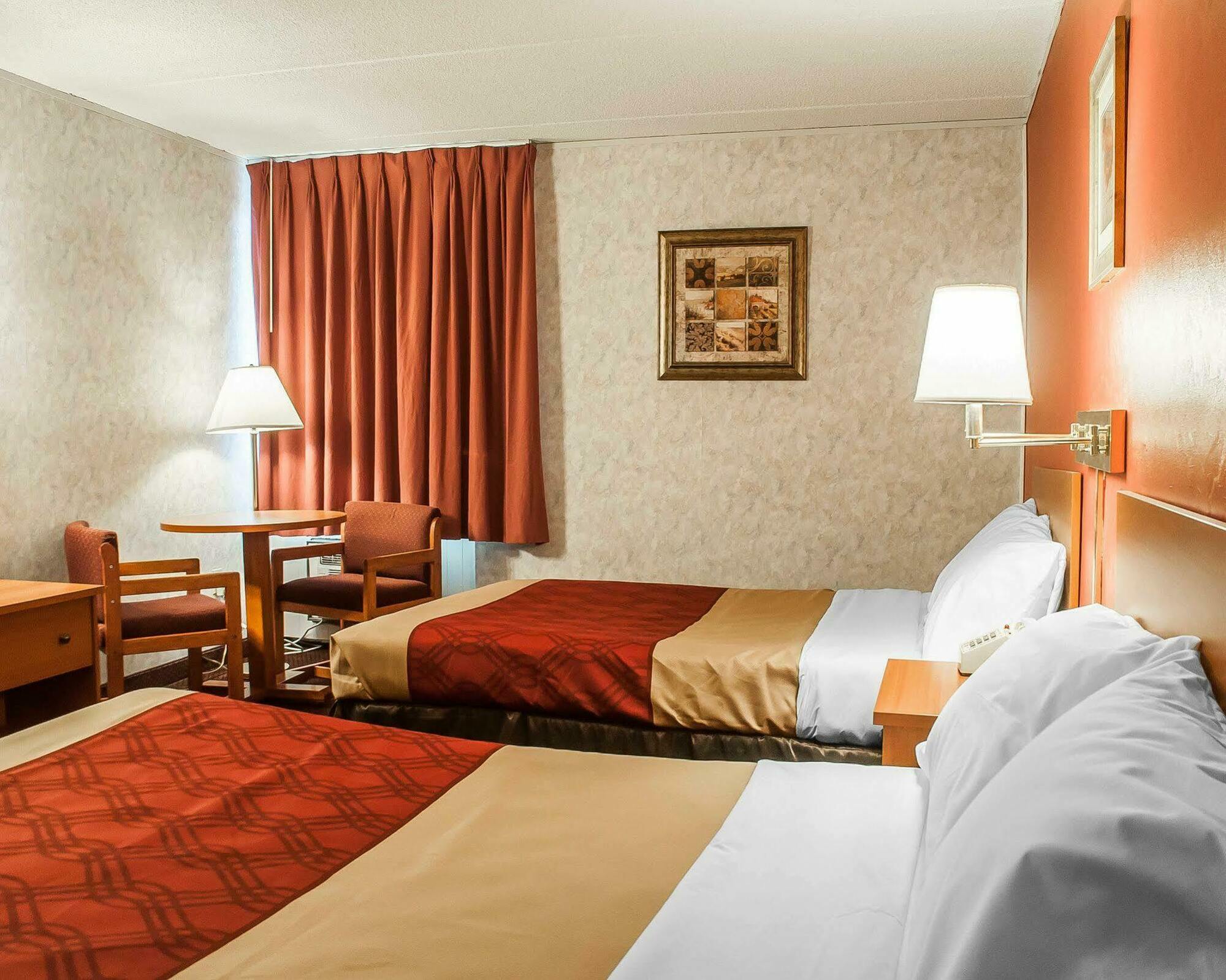 Adirondack Efficiencies Otel Watertown Dış mekan fotoğraf
